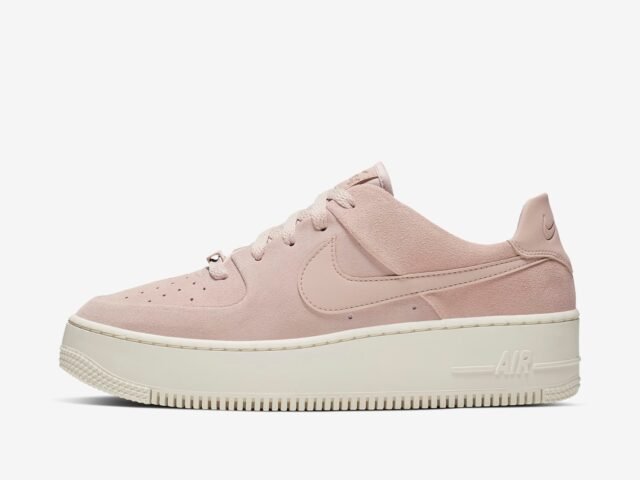 Tênis Nike Air Force 1 Sage Low Feminino – Estilo e Conforto com Desconto