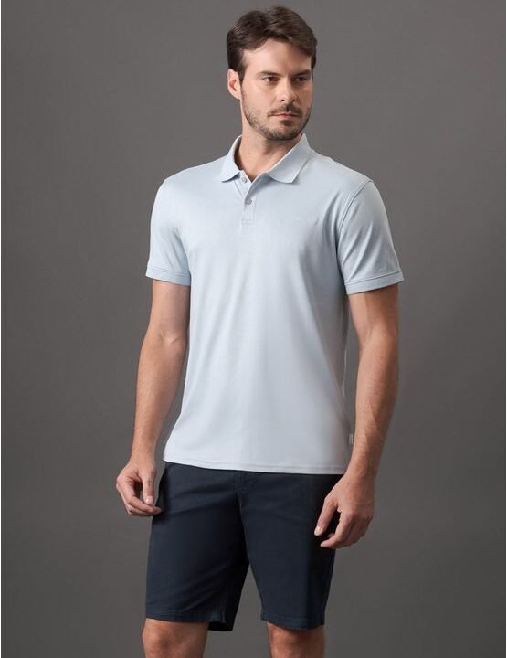 Polo Masculina Liquid Touch Calvin Klein Azul Claro – Conforto e Estilo