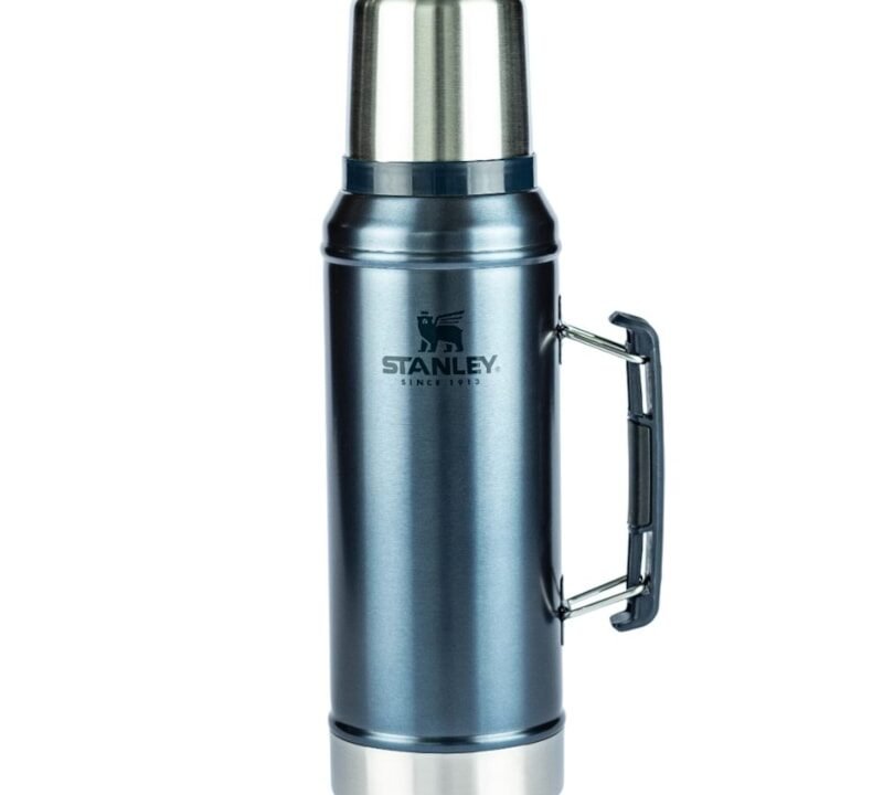 Garrafa Térmica Classic Nightfall 0,95L Stanley: Praticidade e Durabilidade para suas Aventuras