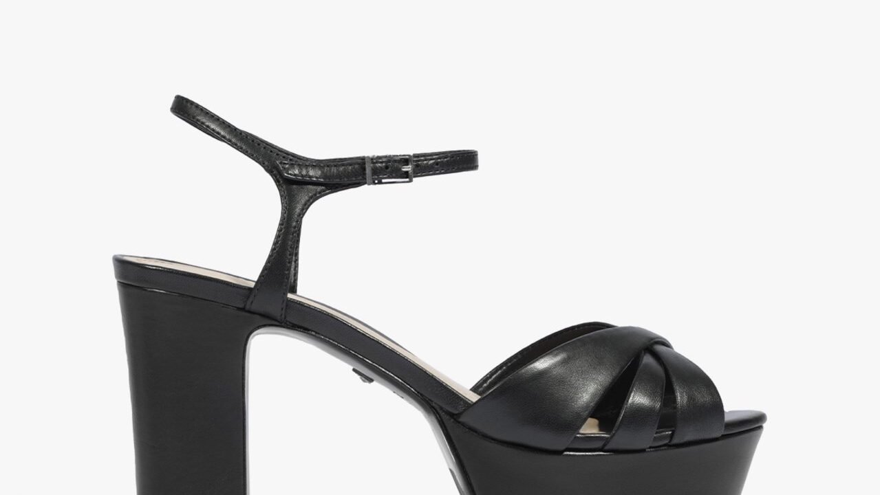 Sandália Keefa Meia Pata Couro Preta | Schutz: Elegância e Conforto para Seus Pés