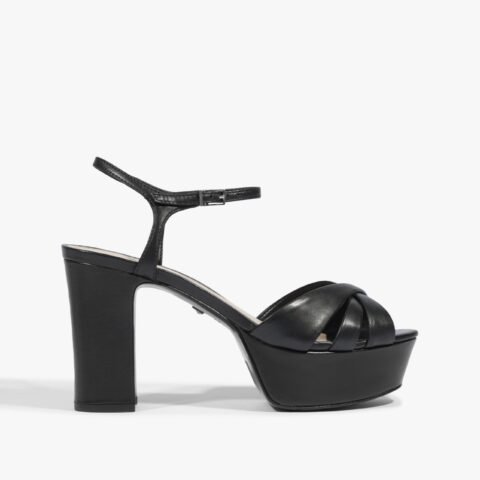 Sandália Keefa Meia Pata Couro Preta | Schutz: Elegância e Conforto para Seus Pés