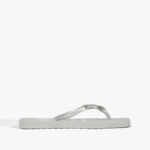 Chinelo Jellys Schutz Prata: Estilo e Conforto para Seus Momentos de Relax