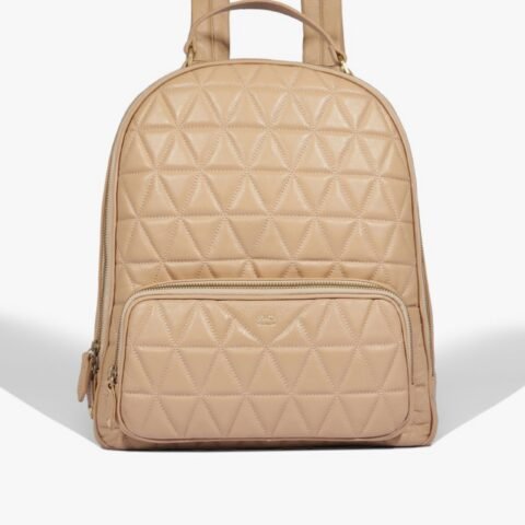 Mochila New 944 Matelassê Couro Bege | Schutz – Sofisticação e Praticidade