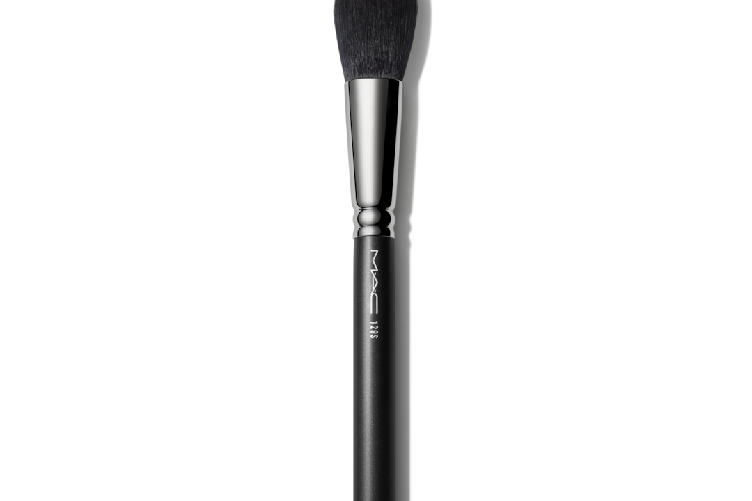 Pincel Sintético 129 para Pó/Blush MAC – Versatilidade e Qualidade para Sua Make