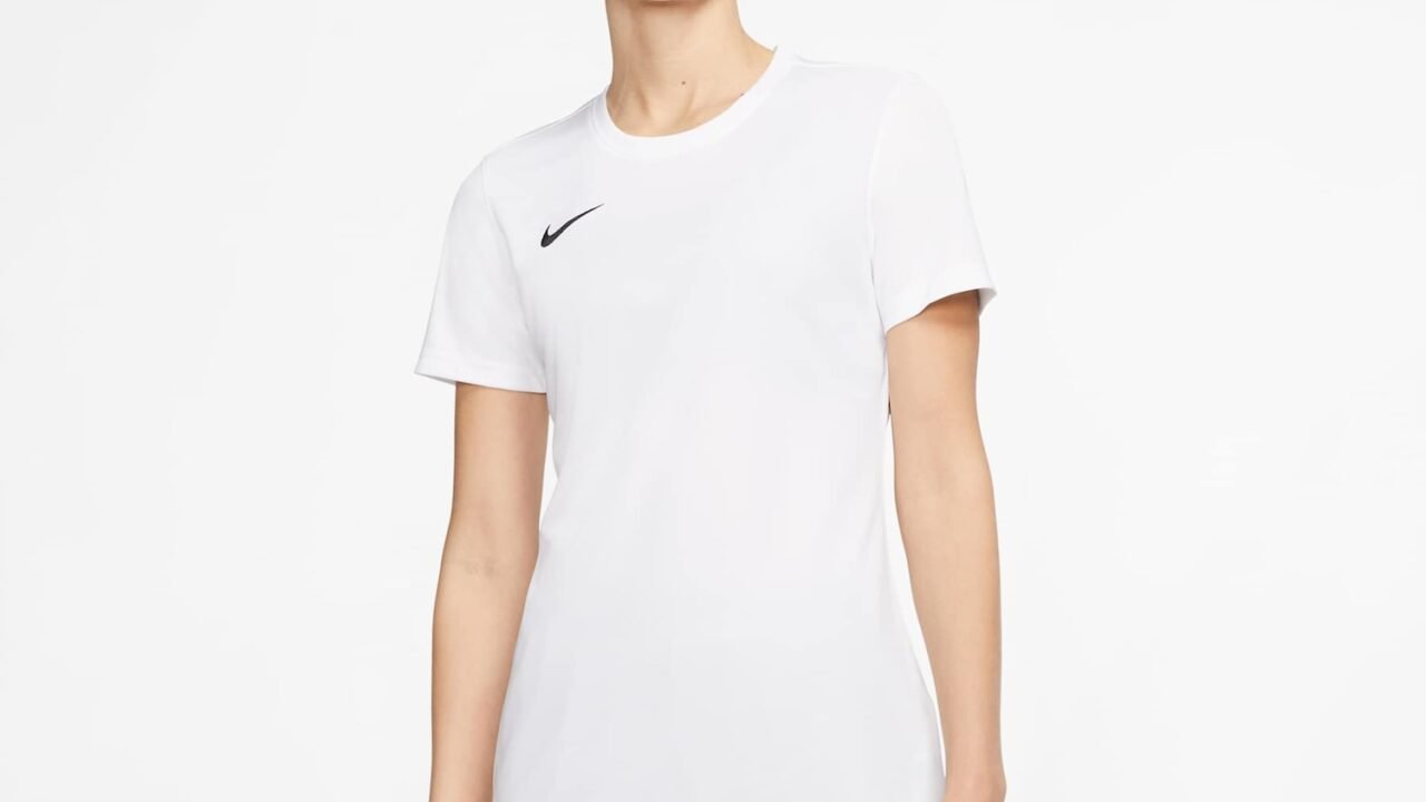 Camiseta Nike Dri-FIT Feminina: Conforto e Estilo para Seu Treino