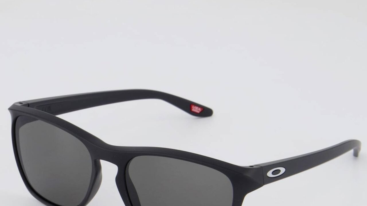 Óculos de Sol Oakley Manorburn Preto: Conforto e Tecnologia para o Seu Dia a Dia