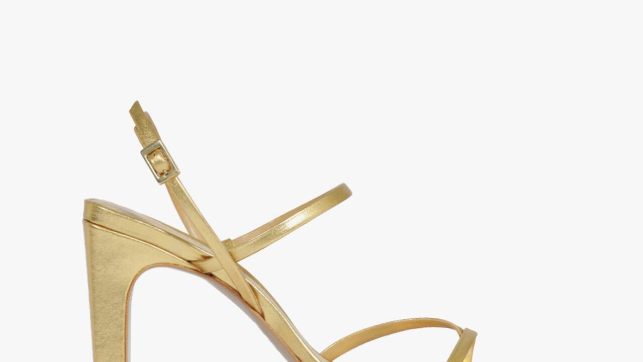 Sandália Strings Salto Couro Dourado Schutz: Elegância e Tendência para o Verão