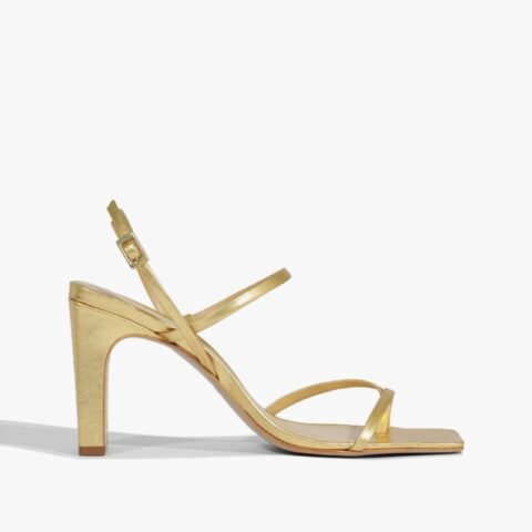 Sandália Strings Salto Couro Dourado Schutz: Elegância e Tendência para o Verão