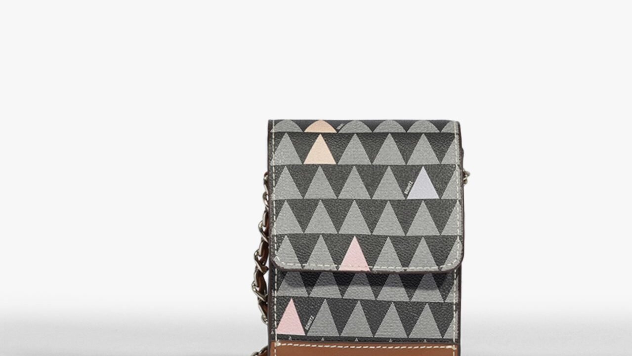 Bolsa Tiracolo Pequena New 4GRLS Triangle Preta | Schutz: Praticidade e Estilo em um só Acessório