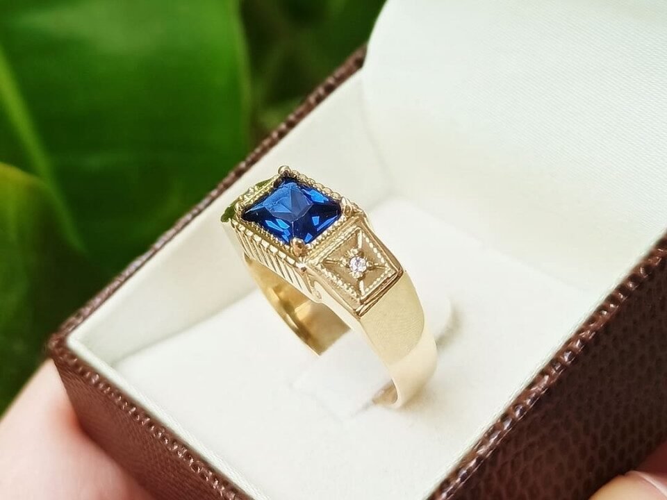 Anel de Formatura Masculino Premium Mod. M2 – Escolha a Cor da Pedra Maior