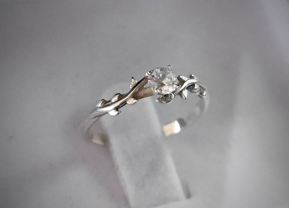 Anel de Prata Legítima Modelo Poesia com Zircônia – Qualidade e Elegância