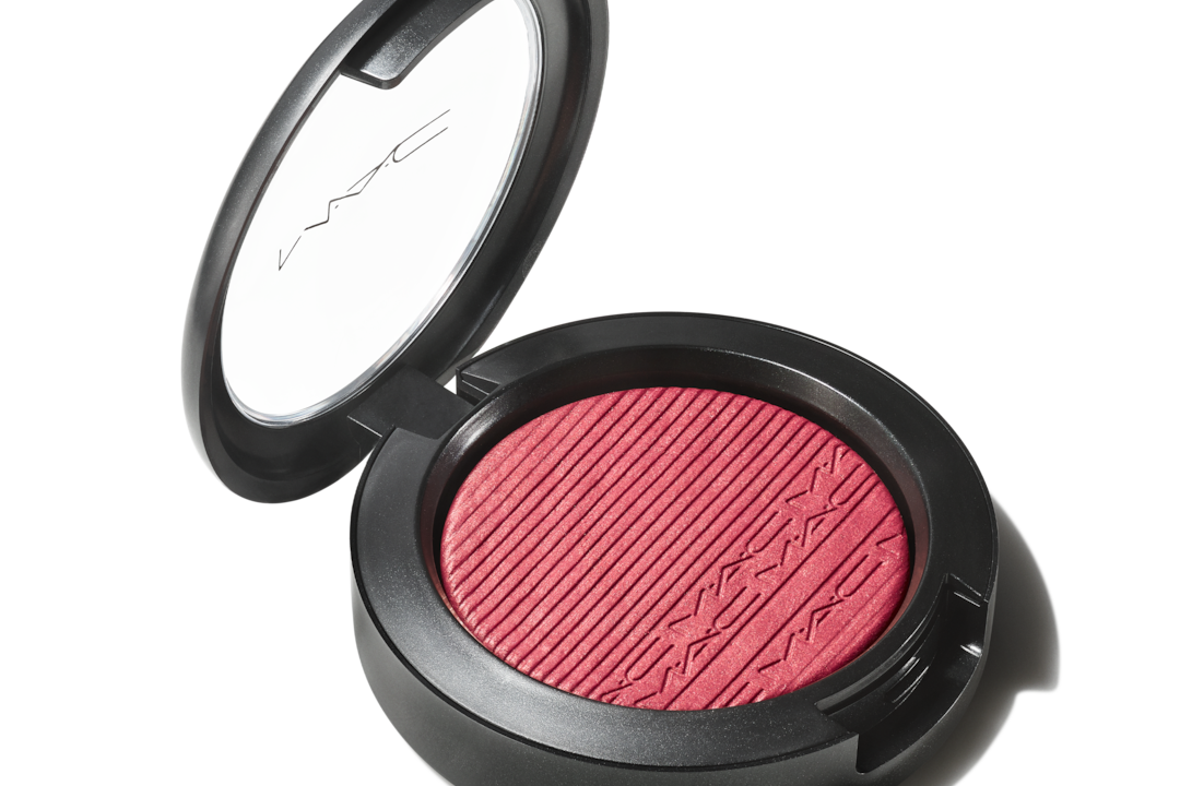 Blush Iluminador em Pó Extra Dimension da MAC: Toque de Luz e Cor para sua Pele