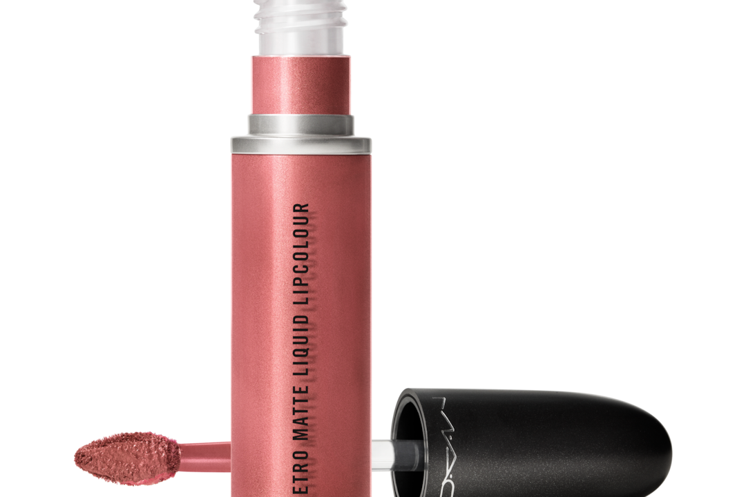Batom Líquido Metálico Retro Matte MAC: Glamour e Conforto nos Lábios