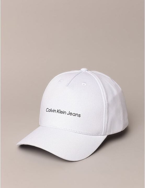 Boné Masculino Calvin Klein Jeans Branco – Estilo e Conforto para o Dia a Dia