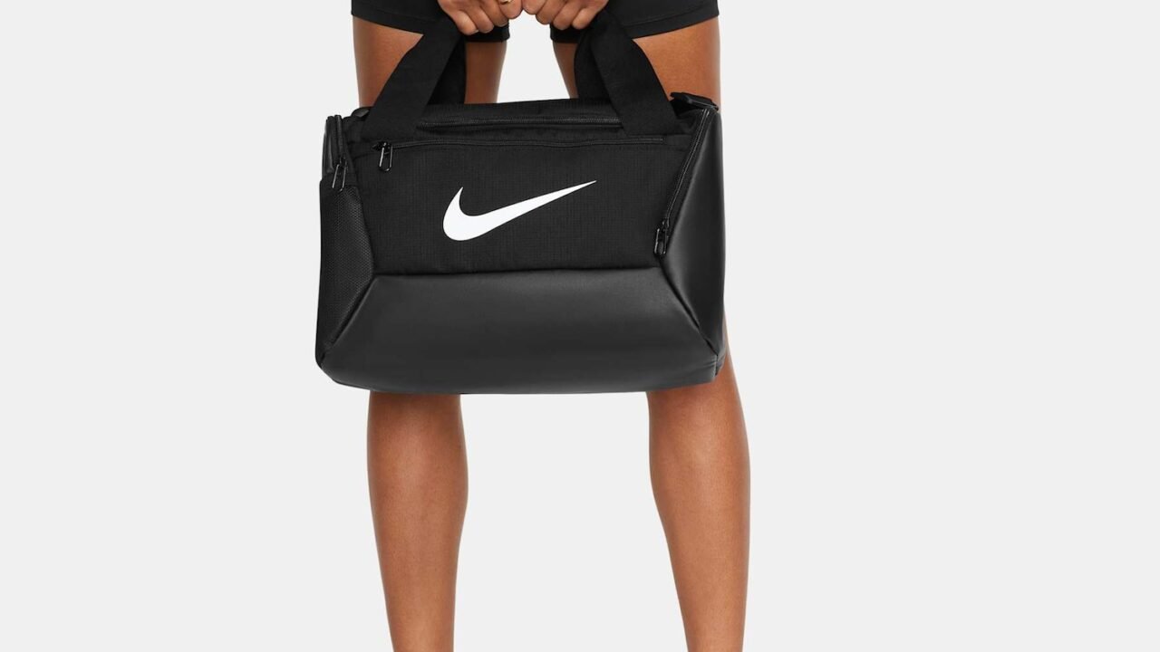 Bolsa Nike Brasilia 9.5 Unissex – Organização e Praticidade para o Dia a Dia