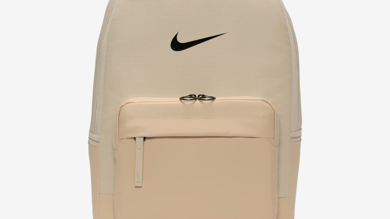 Mochila Nike Heritage Eugene Masculina: Proteção e Conforto para o Inverno