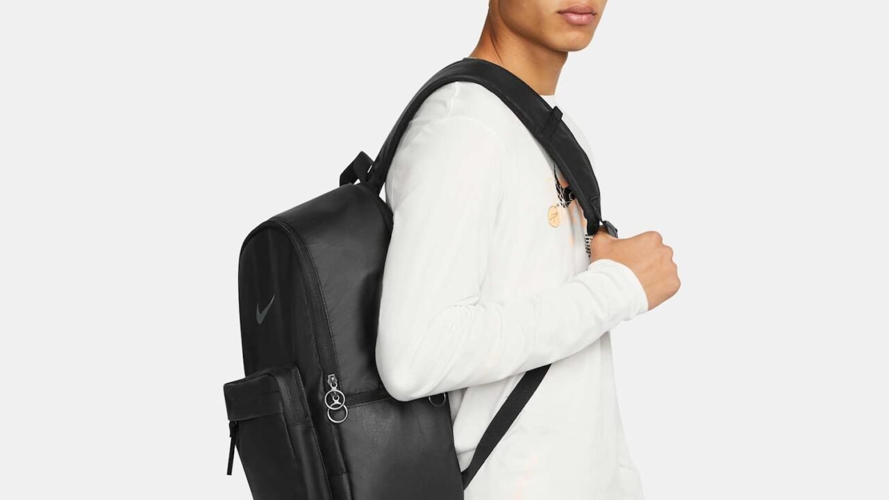 Mochila Nike Heritage Eugene Masculina: Conforto e Proteção para o Inverno