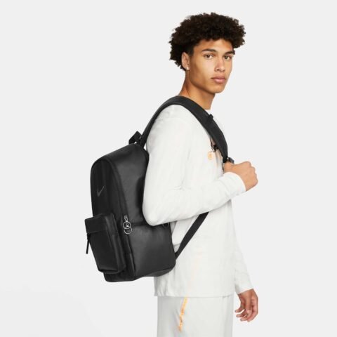 Mochila Nike Heritage Eugene Masculina: Conforto e Proteção para o Inverno