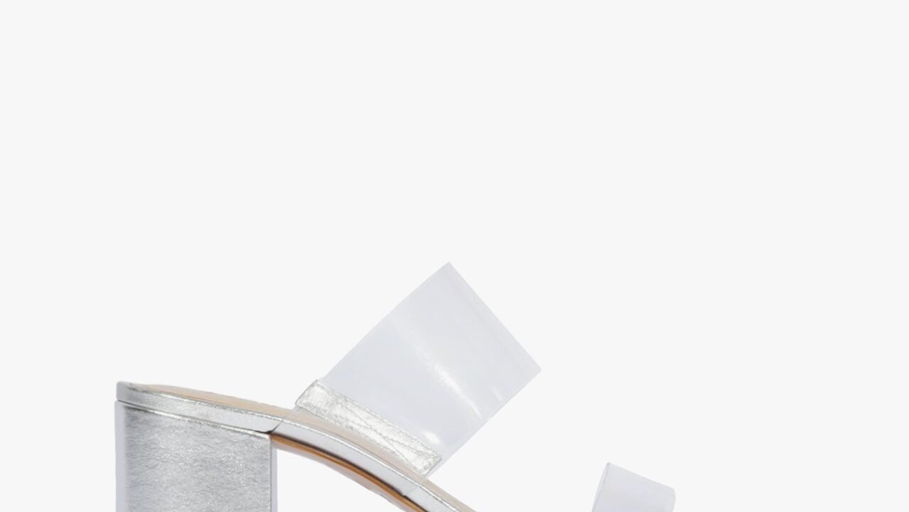 Tamanco Victorie Vinil Prata | Schutz: Estilo e Conforto para Seu Dia a Dia