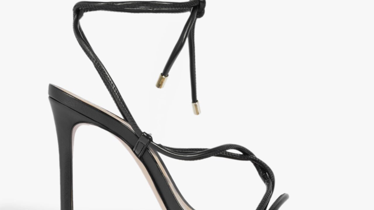 Sandália Salto Strings Twist Black | Schutz: Sofisticação e Personalidade