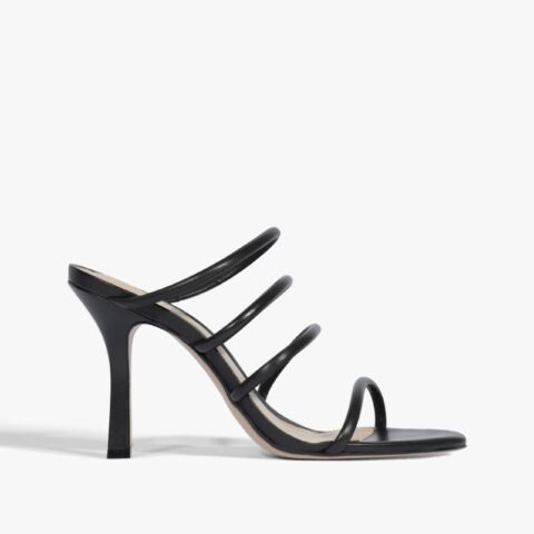 Tamanco Tiras Couro Preto Schutz: Elegância e Versatilidade para Seu Look