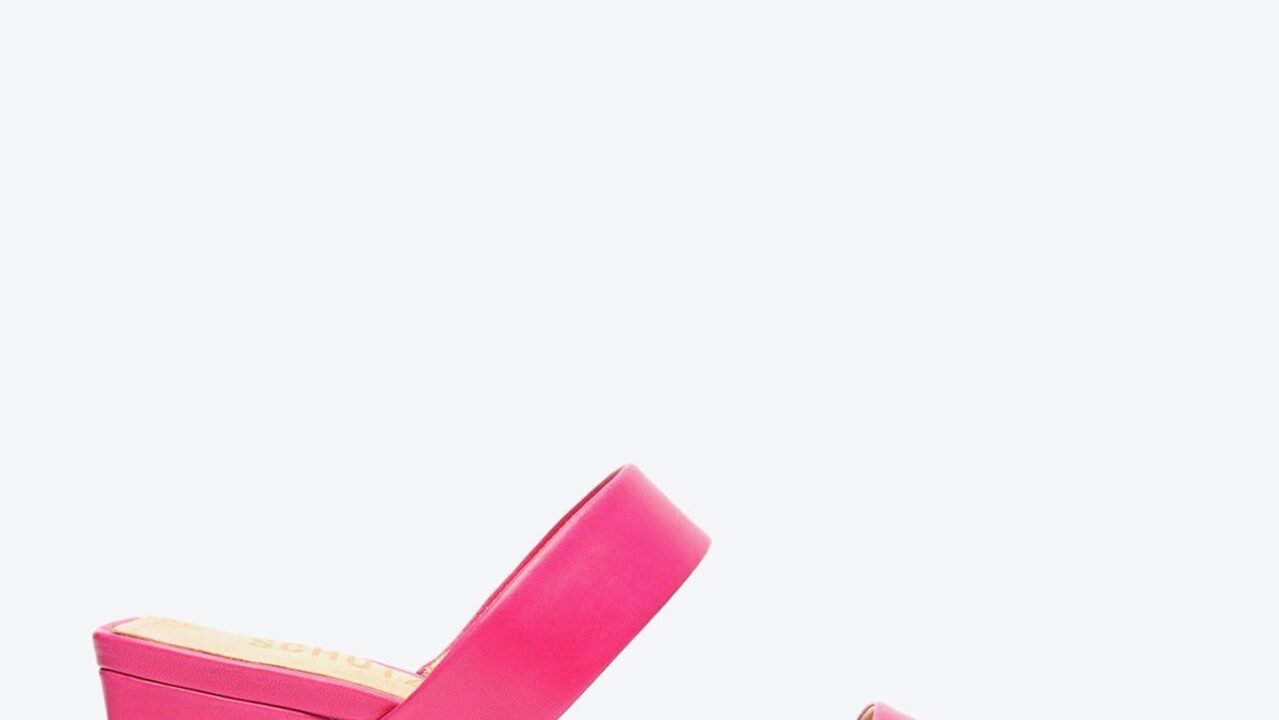 Tamanco Salto Couro Rosa Neon Schutz: Toque de Cor e Sofisticação para Seu Look