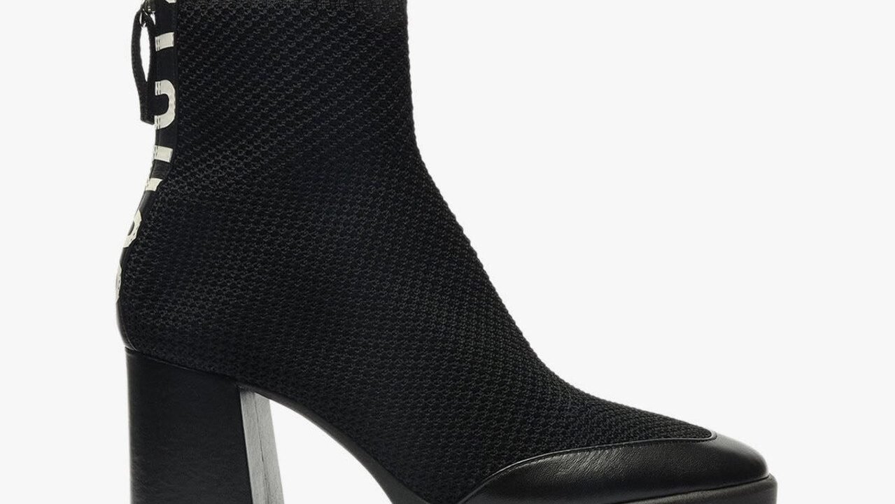 Bota Salto Bloco Knit Preta Schutz: Estilo e Conforto para o Dia a Dia