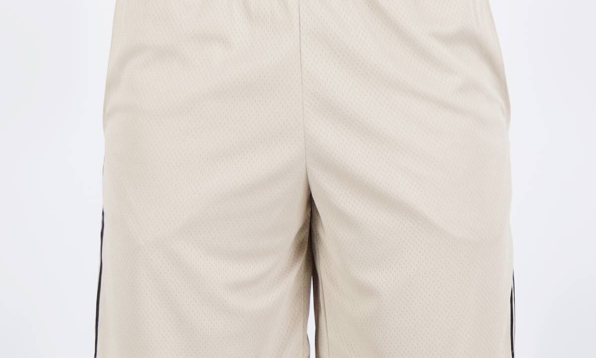 Bermuda Adidas 3 Listras Bege: Conforto e Tecnologia para Seu Treino
