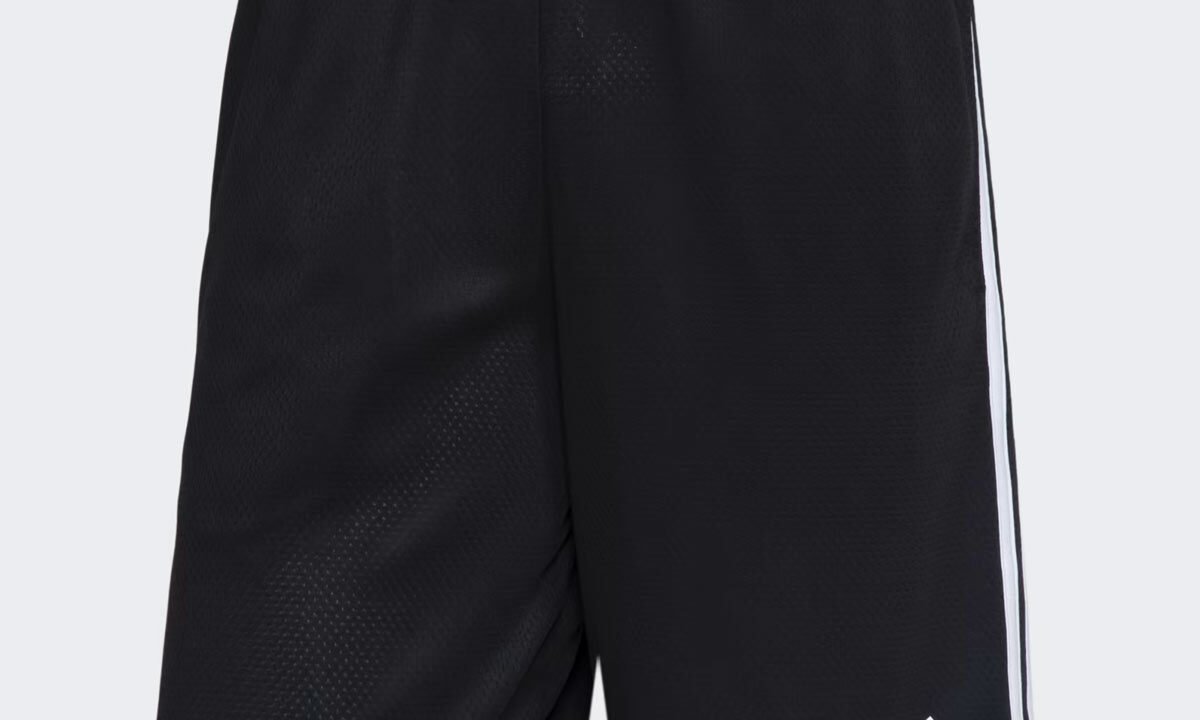Bermuda Adidas 3 Stripes Preta e Branca: Conforto e Tecnologia para Seu Treino