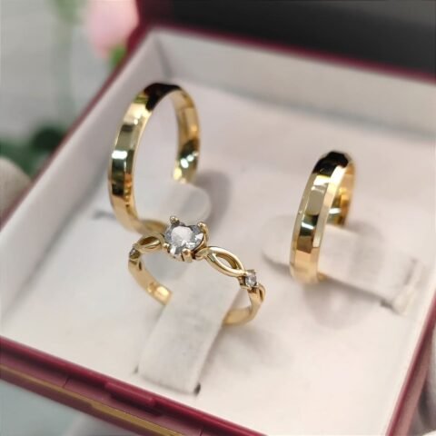 Conjunto Alianças Mod Italiana 4mm + Anel Love: Elegância e Significado