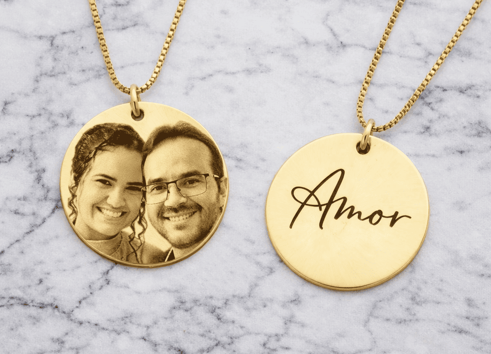 Colar Personalizado com Nome e Foto Banhado a Ouro 18k – Elegância e Significado