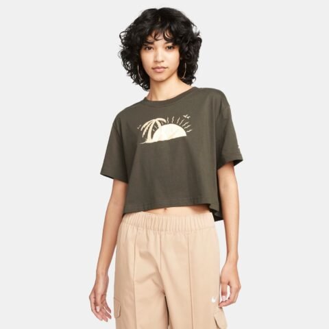 Camiseta Nike Sportswear Feminina: Conforto e Estilo com Desconto Especial