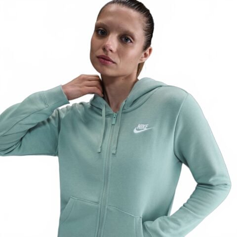Jaqueta Nike Sportswear Club Fleece Feminina: conforto e estilo para o dia a dia