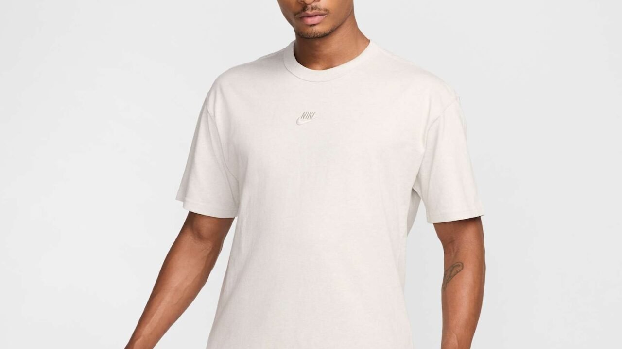 Camiseta Nike Sportswear Premium Essentials Masculina – Conforto e Estilo