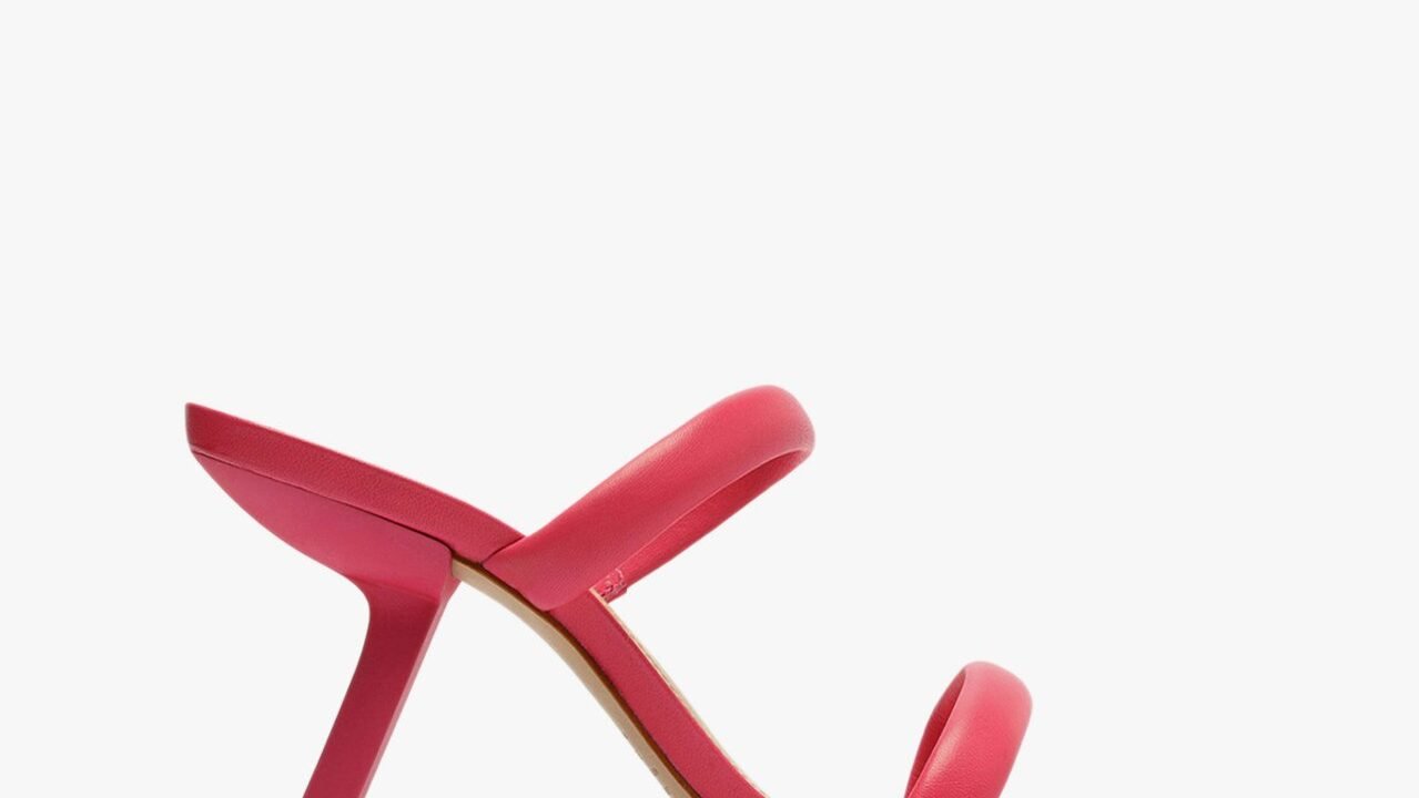 Sandália Mule Salto Curvado Couro Rosa Schutz: Estilo e Conforto na Medida Certa