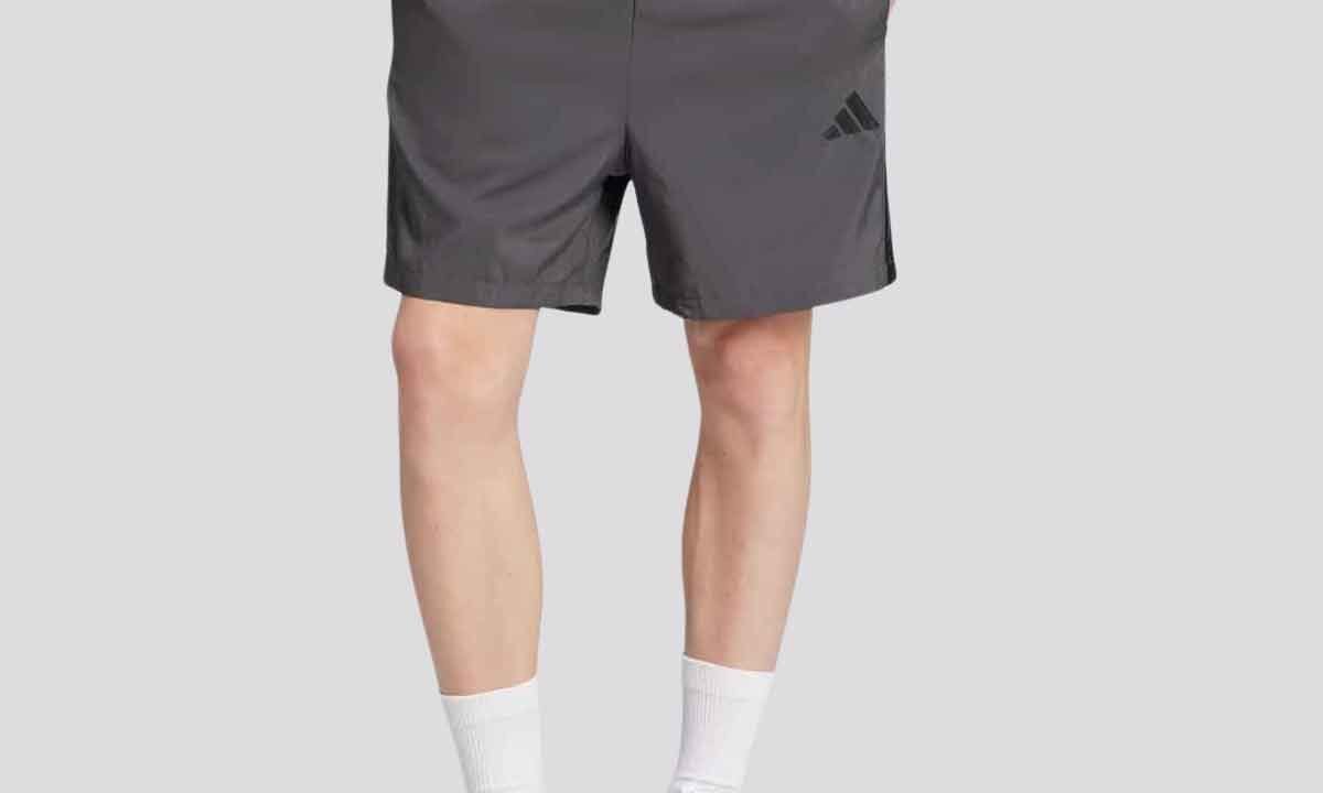 Bermuda Adidas Chelsea 3 Stripes Cinza: Conforto e Estilo para Seus Treinos