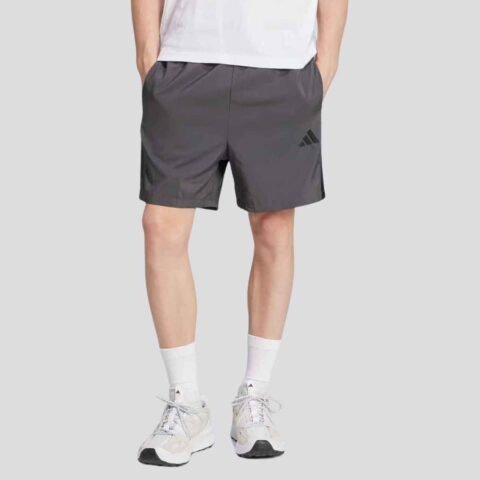 Bermuda Adidas Chelsea 3 Stripes Cinza: Conforto e Estilo para Seus Treinos