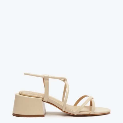 Sandália Ecower Salto Bloco Médio Bege | Schutz – Conforto e Estilo para Todas as Ocasiões