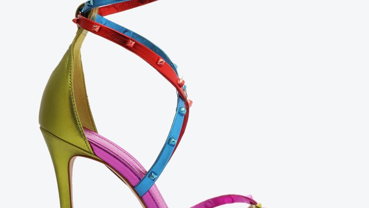 Sandália Celeste Couro Colorido Schutz: Glamour e Estilo para Seus Pés