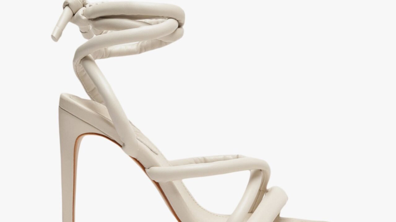 Sandália Salto Alto Amarração Puffy Branca | Schutz – Elegância e Conforto