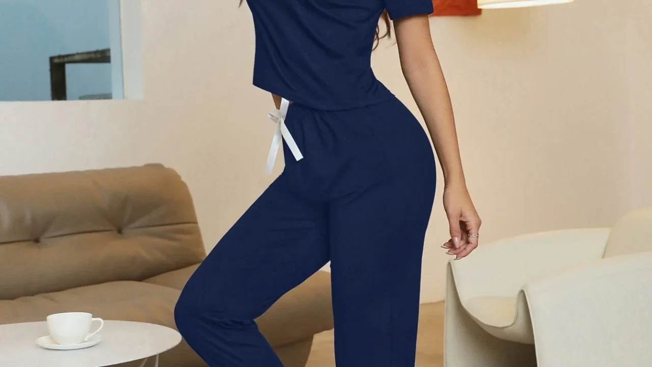 Conjunto Sleep All Day: Camiseta Slogan e Calça Lounge com Laço