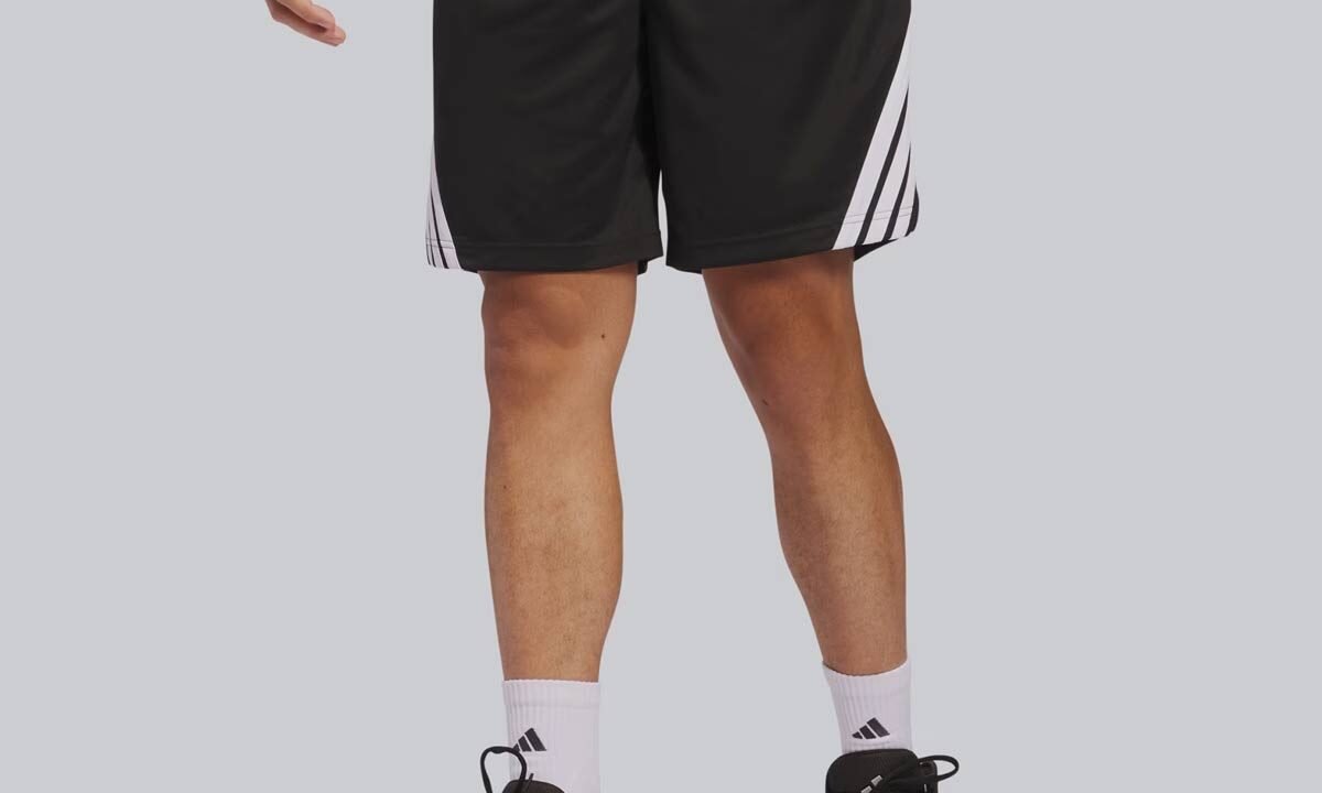 Bermuda Adidas Legends 3-Stripes Preta – Conforto e Desempenho para Basquete