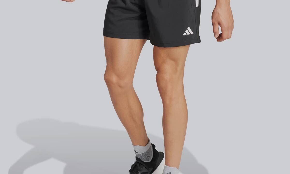 Bermuda Adidas Own The Run Base Preta e Branca – Conforto e Tecnologia para sua Corrida